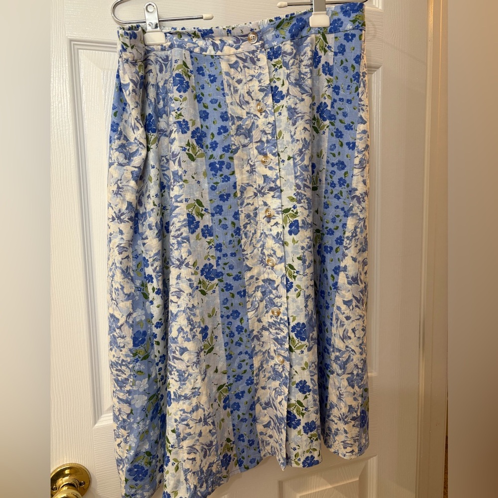 LC Lauren Conrad Floral Blue and White Skirt Large Petite